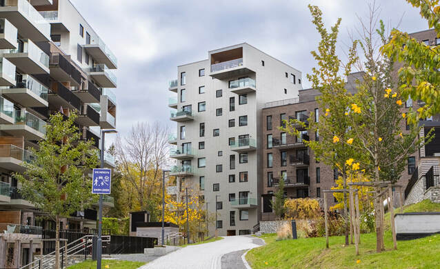 Boligområde med blokkbebyggelse. Foto.